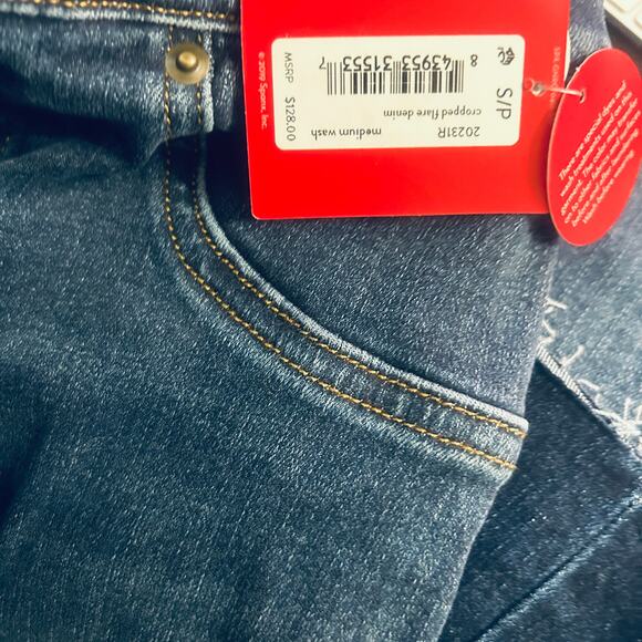 NEW Spanx Cropped Flare Raw Hem Jeans 2-Toned Medium Dark Wash Minimalist Small - Picture 6 of 10